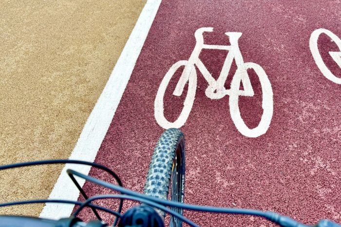 A Newquay cycle lane scheme on Cliff Road is moving from argument to asphalt